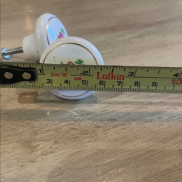 White rose cabinet knobs - Picture 3 of 5